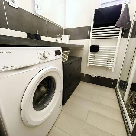 T3 En Rez-de-jardin Avec Piscine, Parking, Clim Et Proche A - Fr-1-607-58 Agde