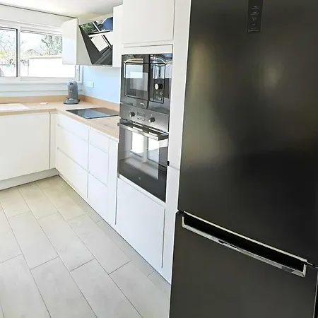 Casa de Férias T3 En Rez-de-jardin Avec Piscine, Parking, Clim Et Proche A - Fr-1-607-58 Agde